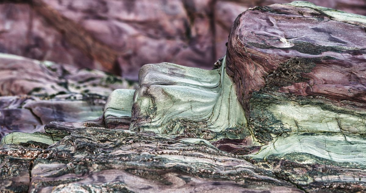 HIDDEN COLOURS OF A ROCKY BEACH IN DEVON