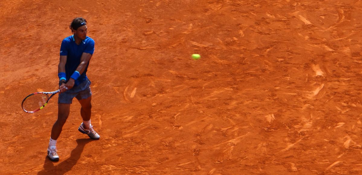 Rafa Nadal listo para devolver la pelota