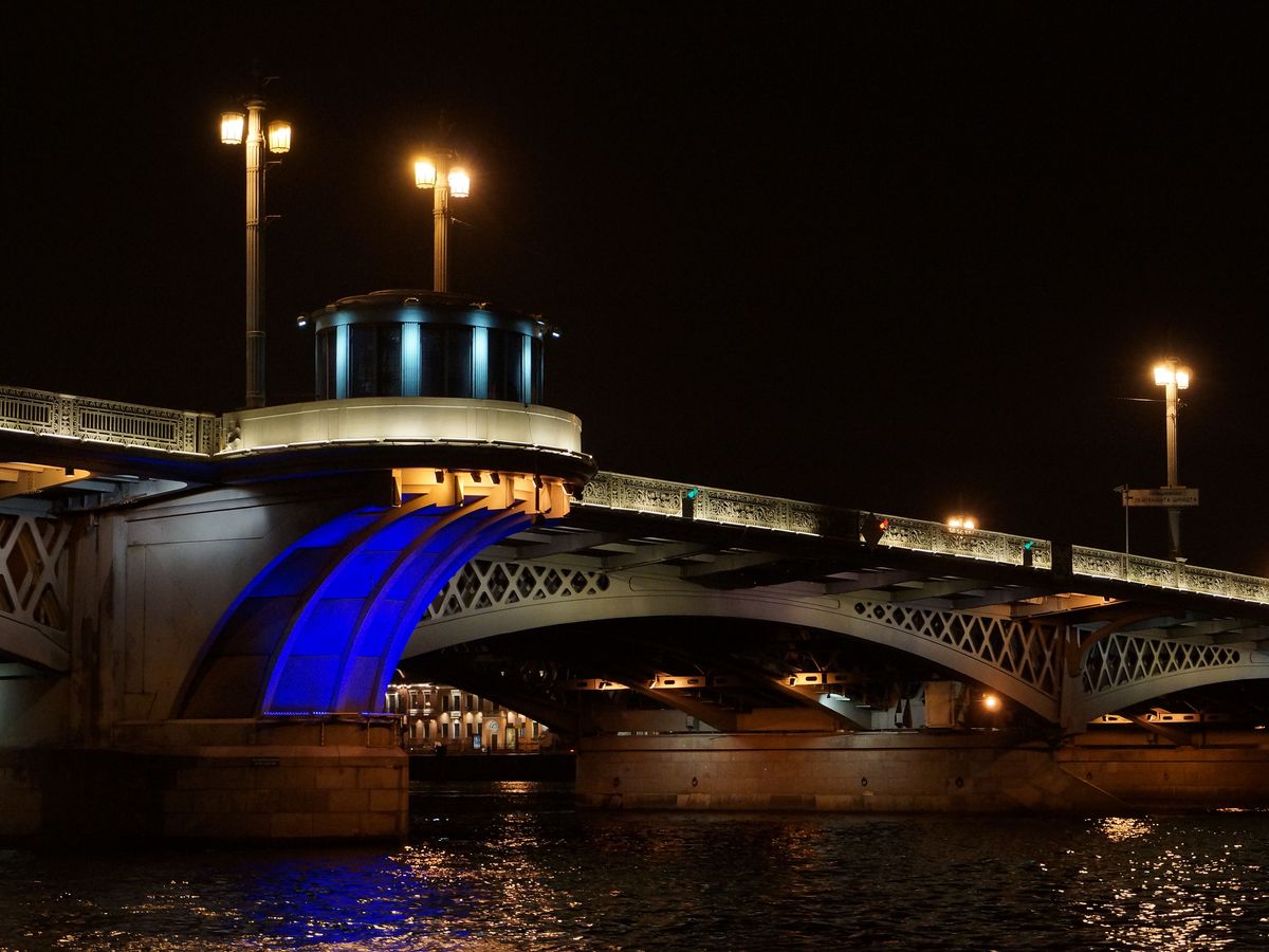 St-Petersburg by night.