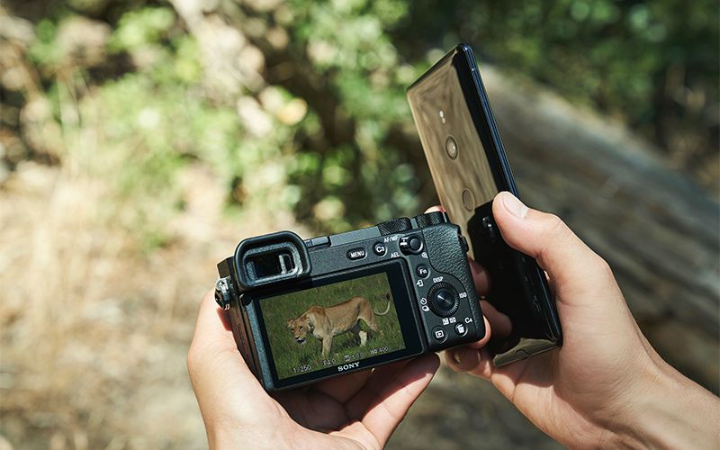 Main 1 - Connecting camera to smartphone.jpg Main 1 - Connecting camera to smartphone.jpg