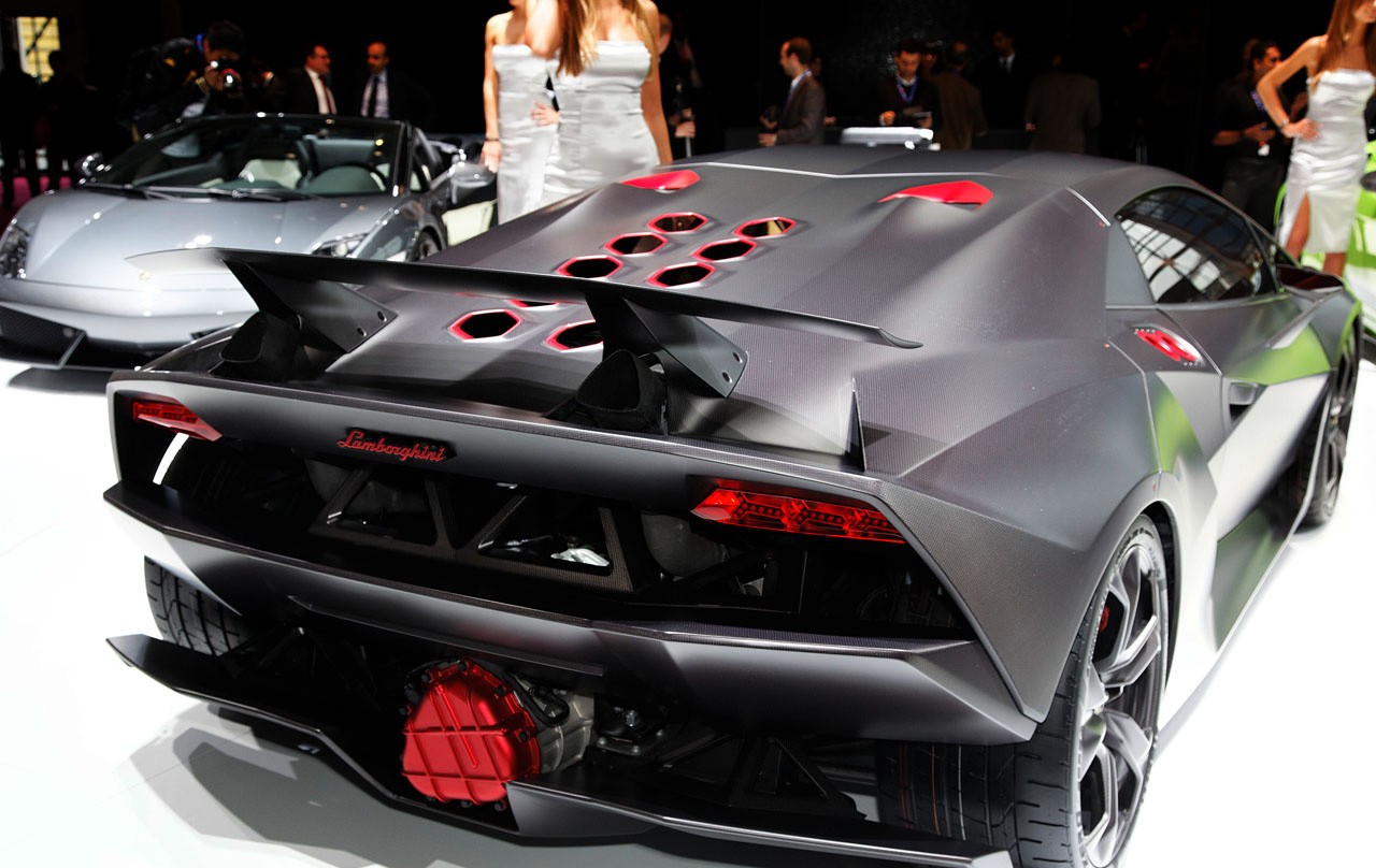 2012-Lamborghini-Sesto-Elemento-rear_89.jpg